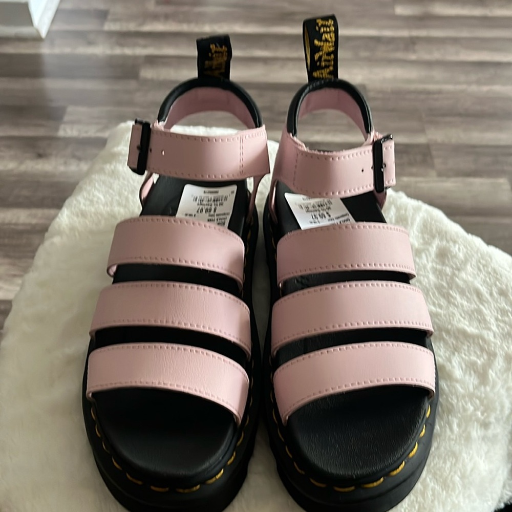 BLAIRE HYDRO LEATHER STRAP SANDALS.
